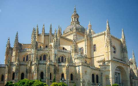 Gothic-Towers-of-Segovia